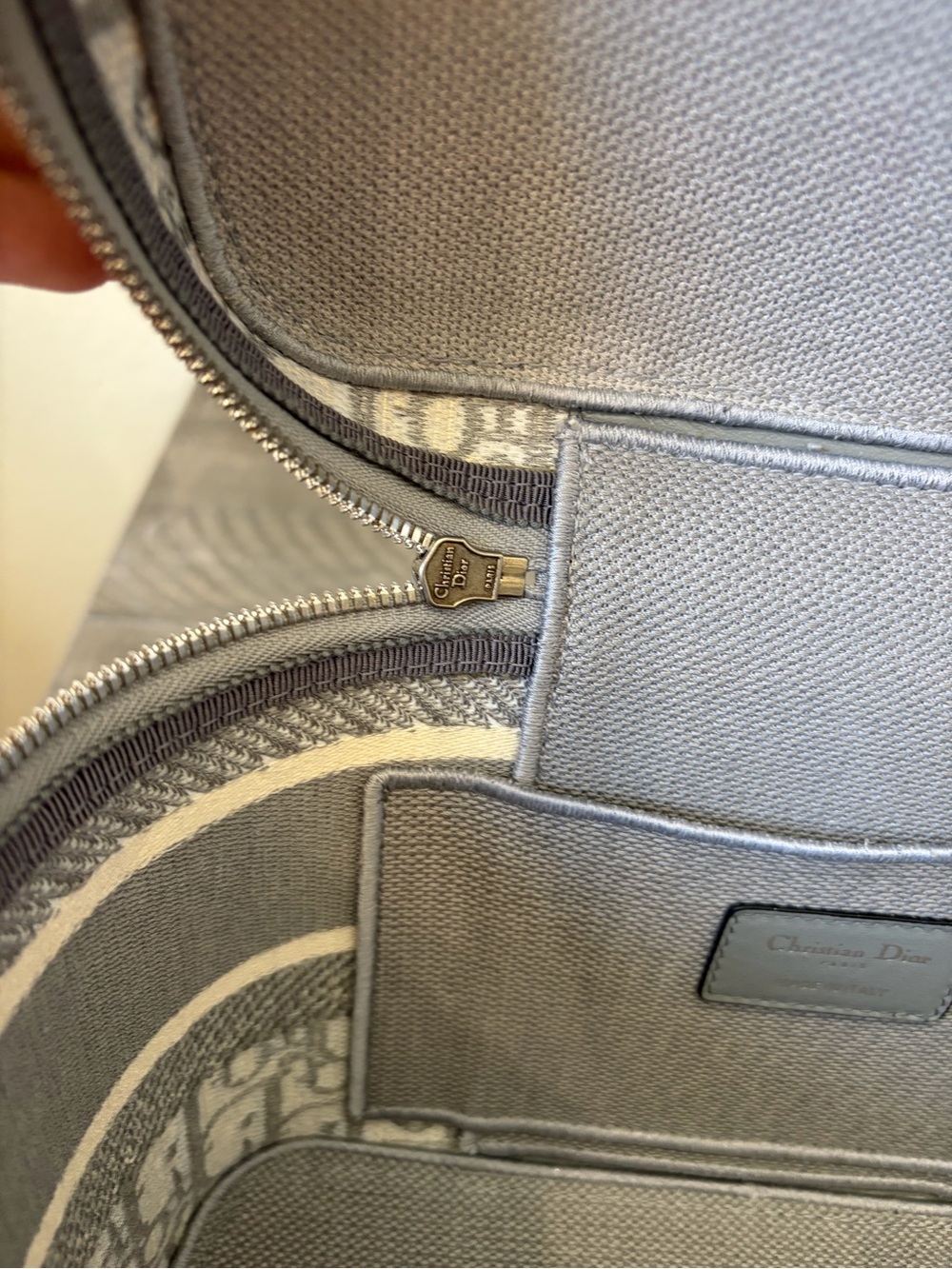 Dior Light Gray Dior Oblique Vanity Case - Picture 10 of 16